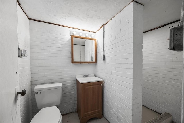 full bath featuring vanity, toilet, and tiled shower