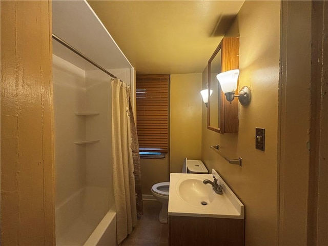 636 Lincoln Ave, East Liberty, PA 15206 - bathroom with toilet, tile patterned floors, vanity, and shower / bath combo