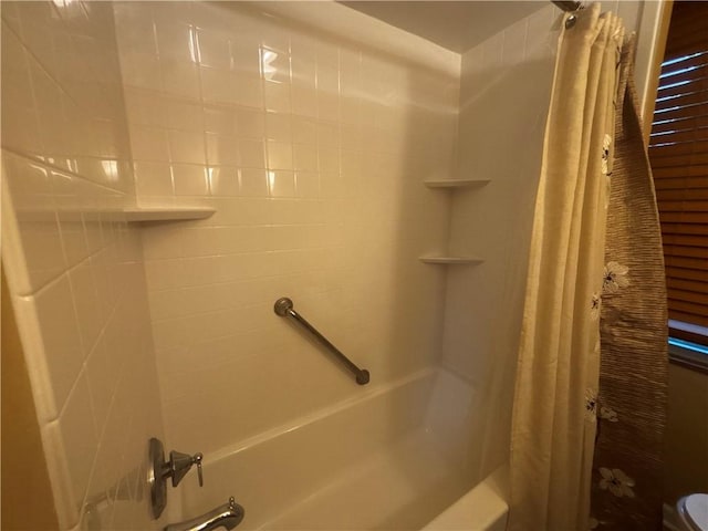 636 Lincoln Ave, East Liberty, PA 15206 - full bath featuring shower / bath combo with shower curtain