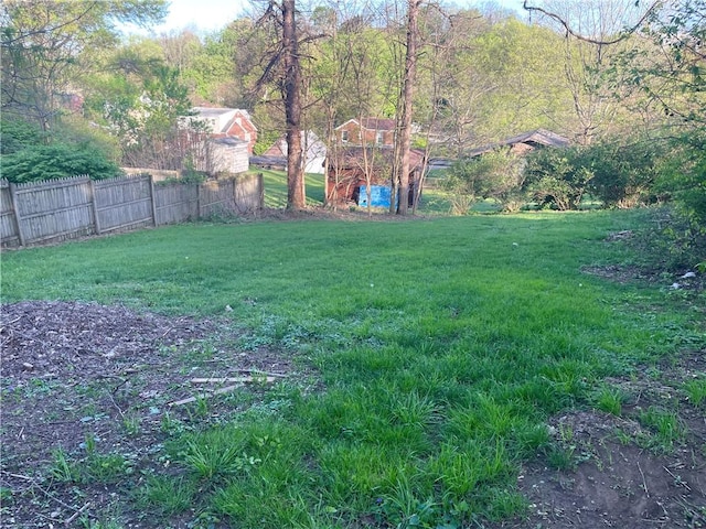 view of yard featuring fence