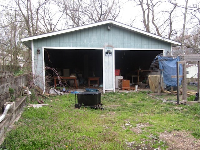 view of detached garage