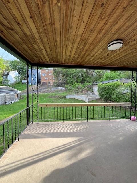 exterior space featuring a lawn