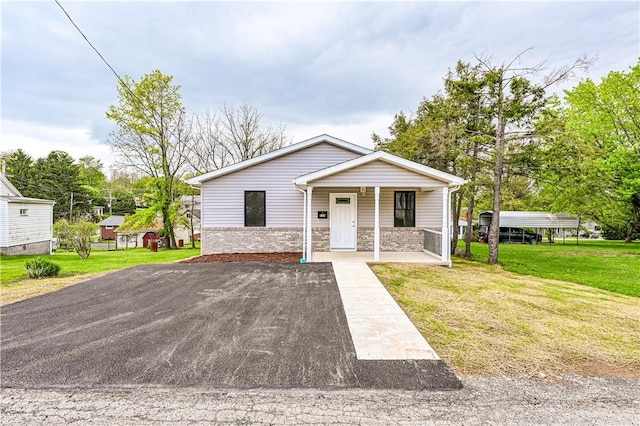 bungalow featuring a front lawn and a porch