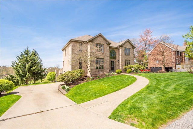 view of front of house featuring a front yard