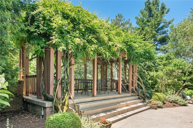 1609 Blackburn Heights Dr, Franklin Park, PA 15143 - exterior space with a gazebo