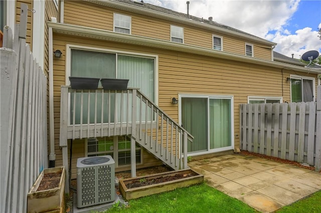 2748 Hunters Point Dr, Franklin Park, PA 15090 - rear view of property featuring central AC unit, fence, and a patio