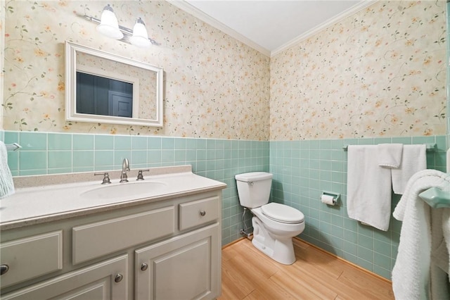 bathroom featuring wallpapered walls, wood finished floors, and ornamental molding