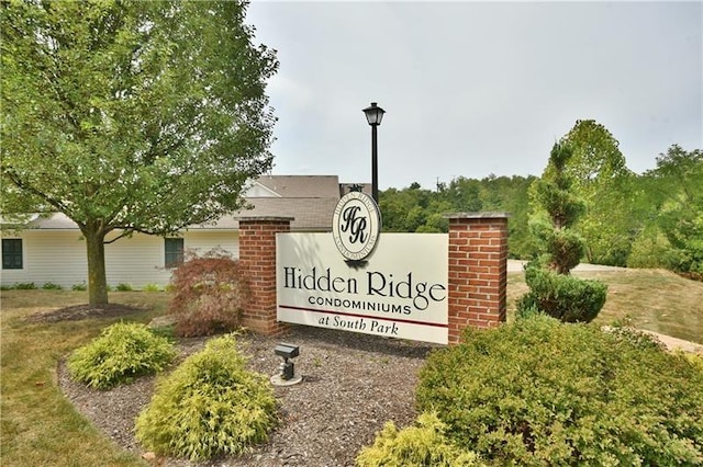 view of community / neighborhood sign
