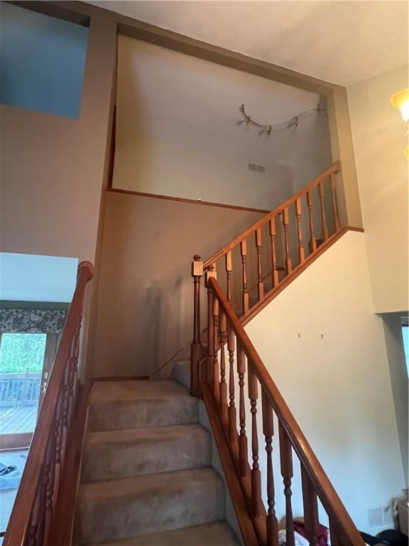 200 Holyoke Rd, Center Twp But, PA 16001 - view of staircase