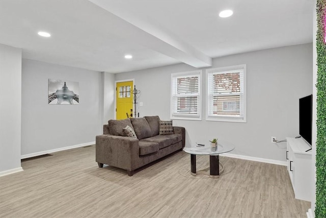 living area featuring light wood finished floors, baseboards, and recessed lighting