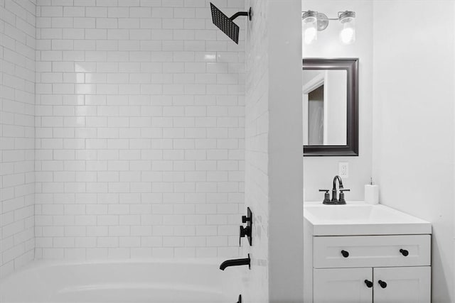 full bath with washtub / shower combination and vanity