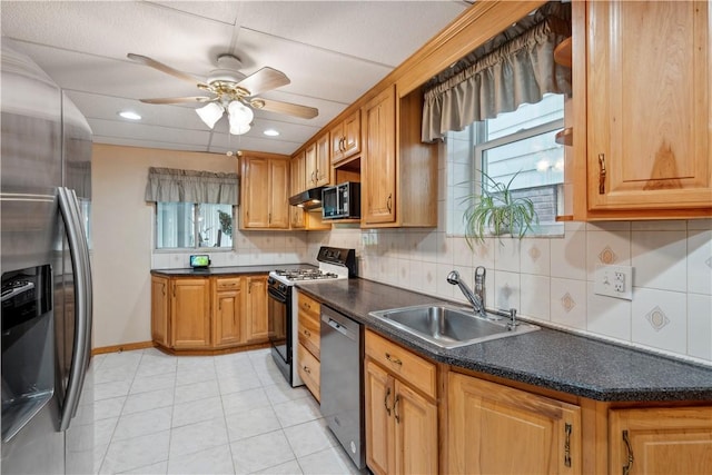 73 Hempstead Ave, West View, PA 15229 - kitchen featuring a sink, stainless steel appliances, under cabinet range hood, decorative backsplash, and a ceiling fan