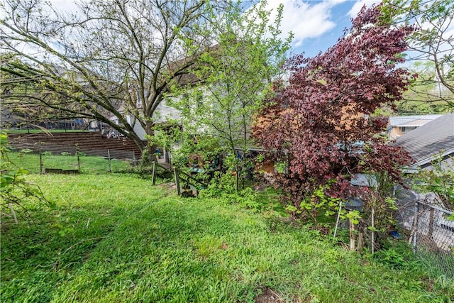 view of yard featuring fence