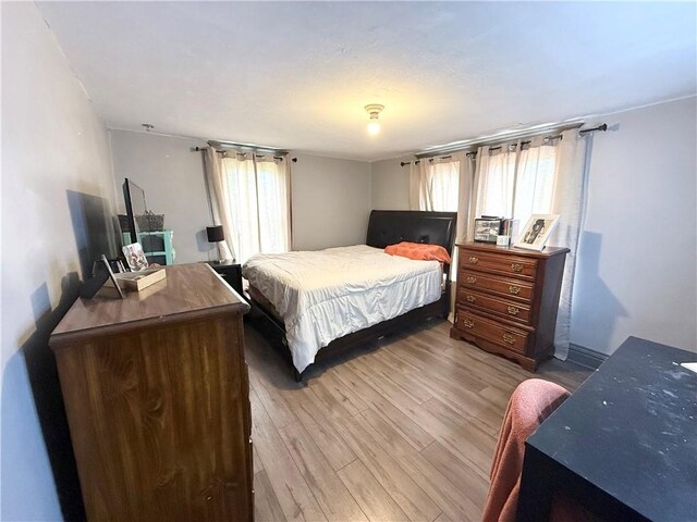 1415 E Washington St, New Castle/4Th, PA 16101 - bedroom featuring wood finished floors