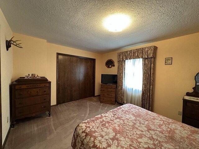 861 Chicora Rd, Oakland Twp, PA 16025 - carpeted bedroom featuring a textured ceiling and a closet