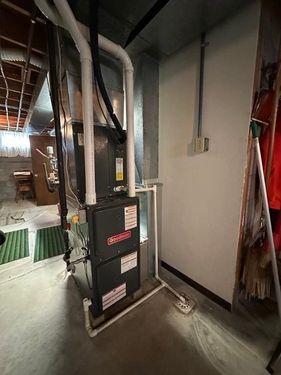 861 Chicora Rd, Oakland Twp, PA 16025 - view of utility room