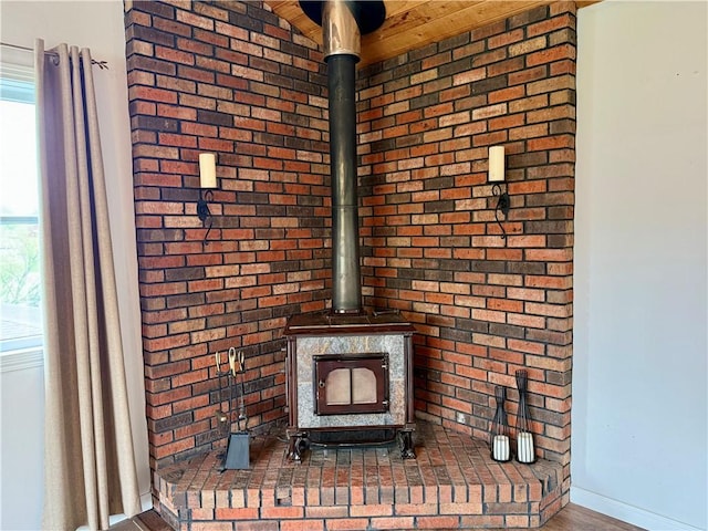 details featuring a wood stove and baseboards