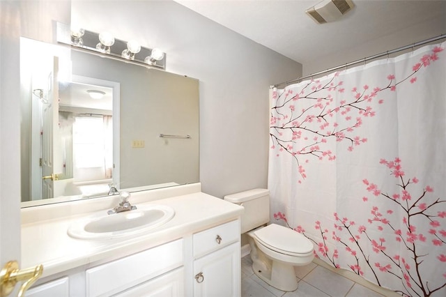 1004 Augusta Ln, Penn Twp Wml, PA 15644 - bathroom with tile patterned floors, toilet, vanity, and curtained shower