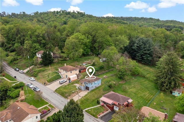 bird's eye view featuring a wooded view