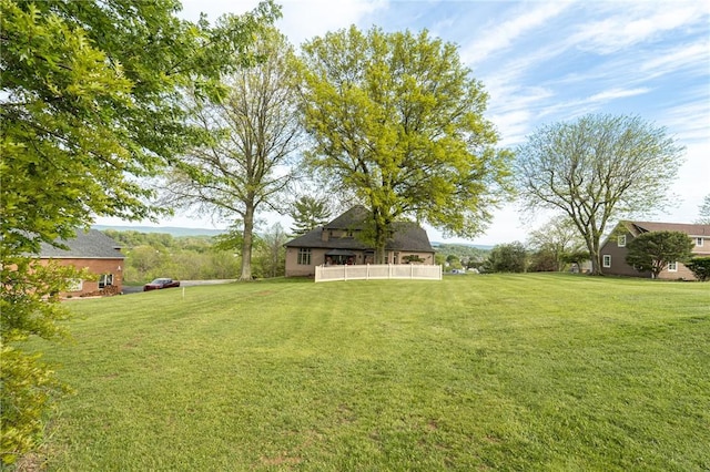 view of green lawn