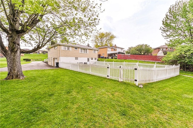 1079 Hedy Lynn Dr, North Huntingdon, PA 15642 - view of yard with concrete driveway