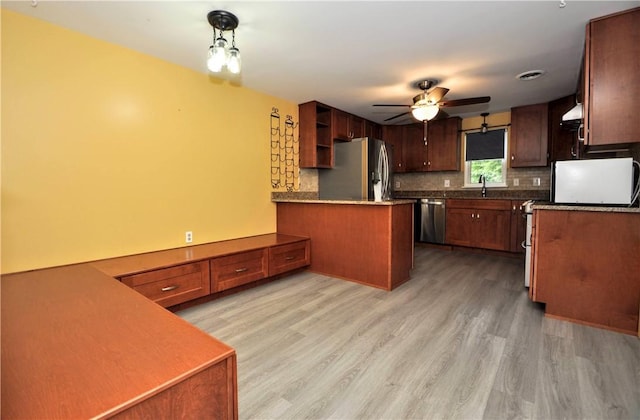3053 Scheinbach Rd, Jefferson Hills, PA 15332 - kitchen with stainless steel appliances, ceiling fan, a sink, and backsplash
