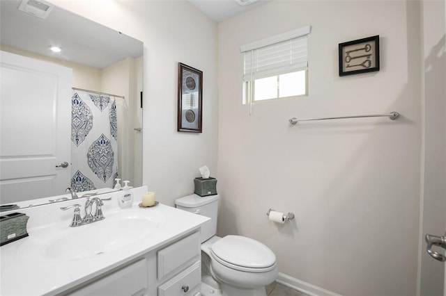 7005 Augusta Ln, Penn Twp Wml, PA 15644 - full bath with toilet, vanity, and curtained shower