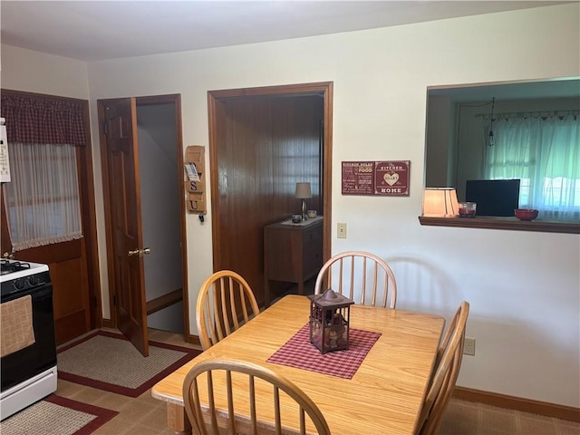 205 S Keel Ridge Rd, Hermitage, PA 16148 - dining room featuring baseboards