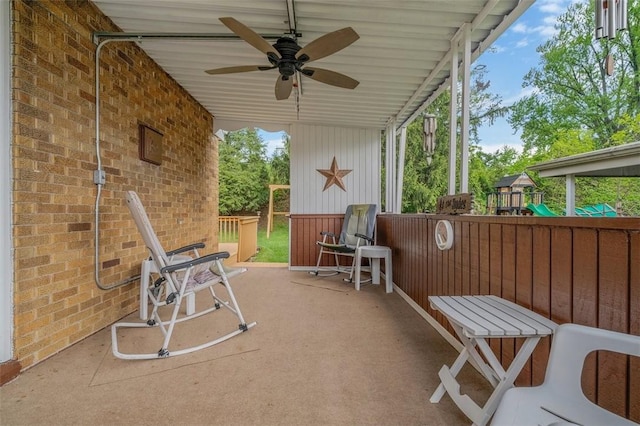 sunroom with a ceiling fan