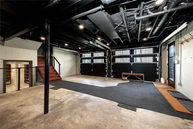 garage featuring concrete block wall