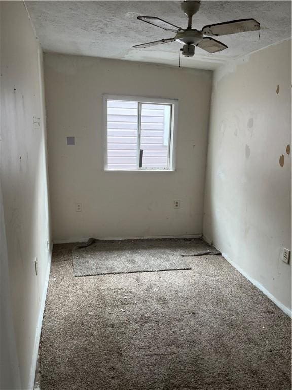 179 Washington St, Etna, PA 15223 - carpeted spare room featuring a textured ceiling and ceiling fan