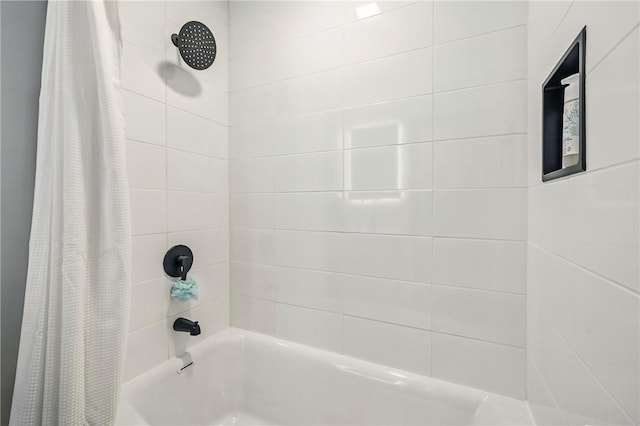 bathroom featuring shower / bath combo