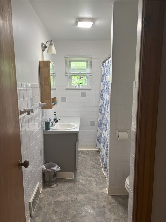 465 S 6th St, Indiana Boro Ind, PA 15701 - full bathroom with tile walls, vanity, toilet, and curtained shower