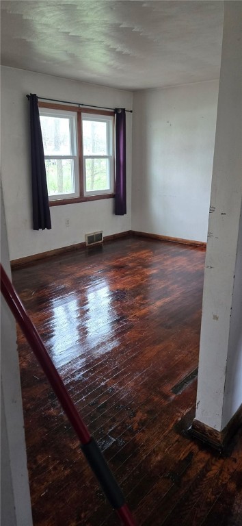 1606 Oneida Valley Rd, Concord Twp, PA 16025 - unfurnished room featuring wood-type flooring and baseboards
