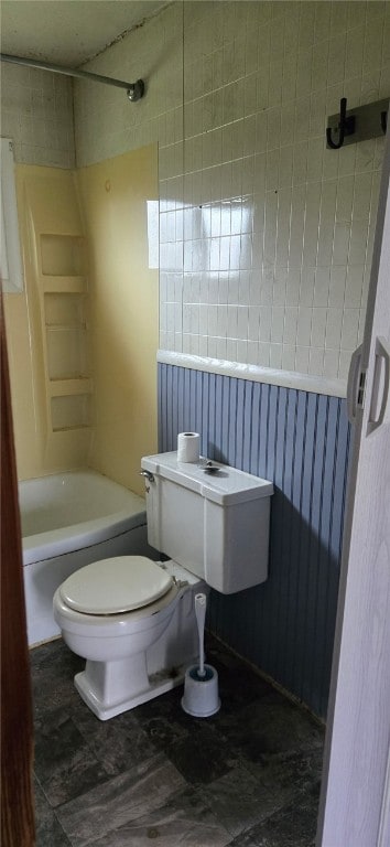 1606 Oneida Valley Rd, Concord Twp, PA 16025 - bathroom featuring toilet and tub / shower combination