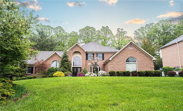 view of front facade featuring a front lawn and brick siding