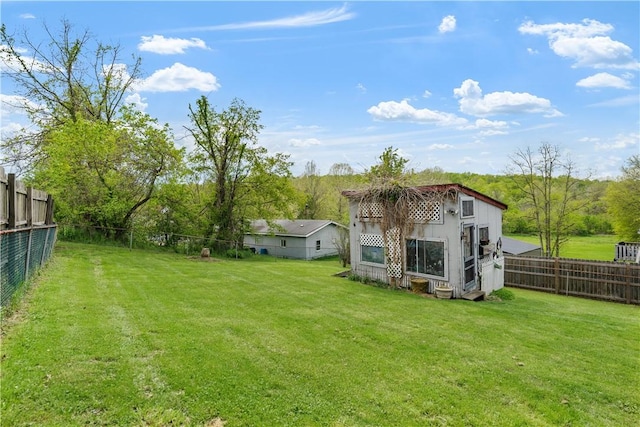 view of yard with an outdoor structure