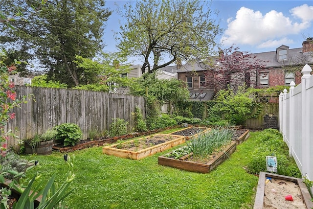 view of yard featuring a garden