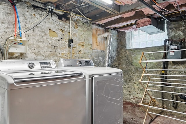 laundry room featuring washer and clothes dryer
