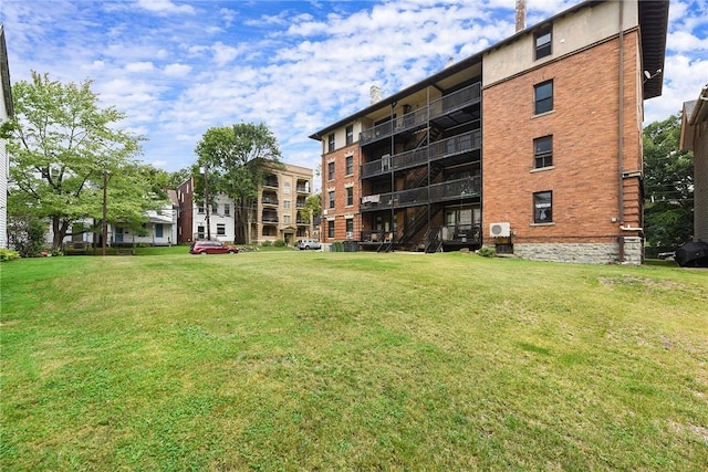 view of apartment building / complex