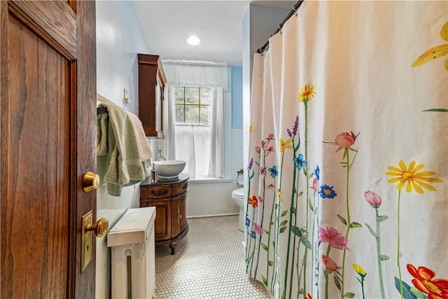bathroom with toilet, vanity, baseboards, recessed lighting, and curtained shower