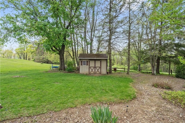 view of yard featuring a storage unit and an outdoor structure