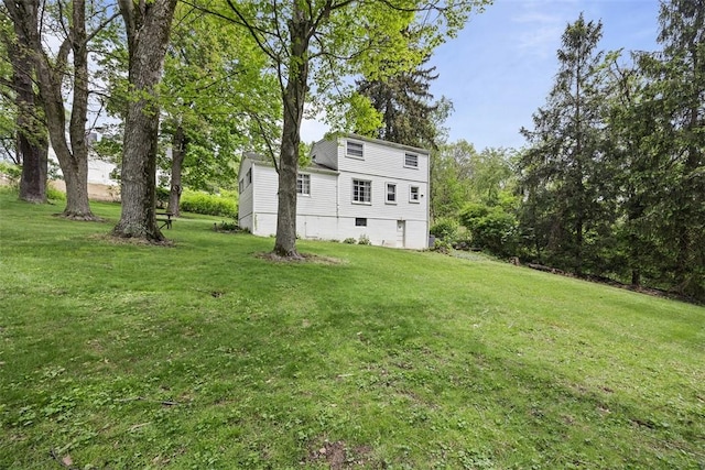 view of green lawn