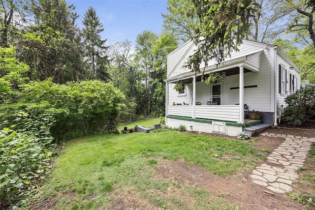 view of front of home featuring a porch and a front yard