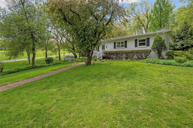 view of front facade with stucco siding and a front lawn