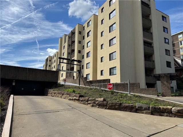 view of apartment building / complex