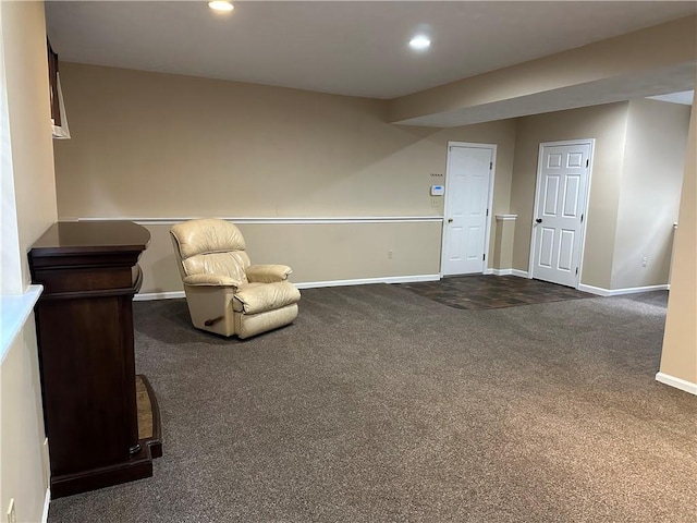 living area featuring carpet flooring, baseboards, and recessed lighting