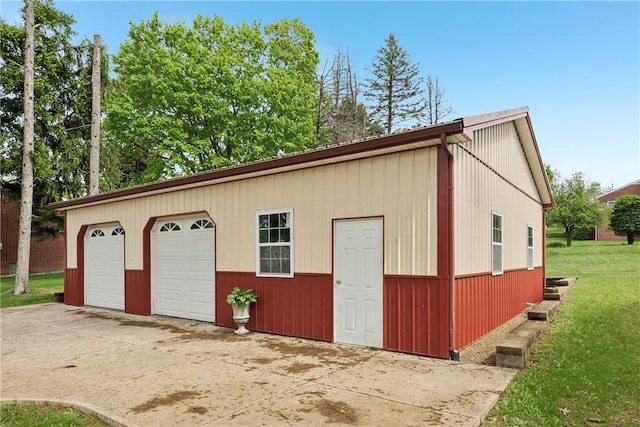 view of detached garage