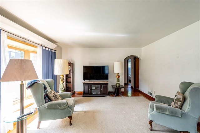 642 Washington St, Fairfield Twp, PA 15923 - living room with arched walkways