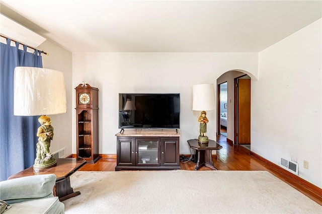 642 Washington St, Fairfield Twp, PA 15923 - living room with arched walkways, dark wood-style flooring, and baseboards